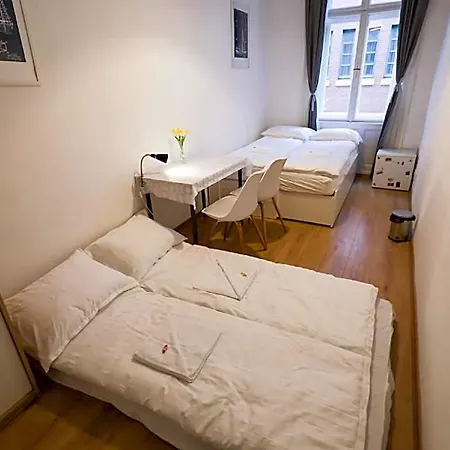 Pest-port Apartment-room 1 Hotel